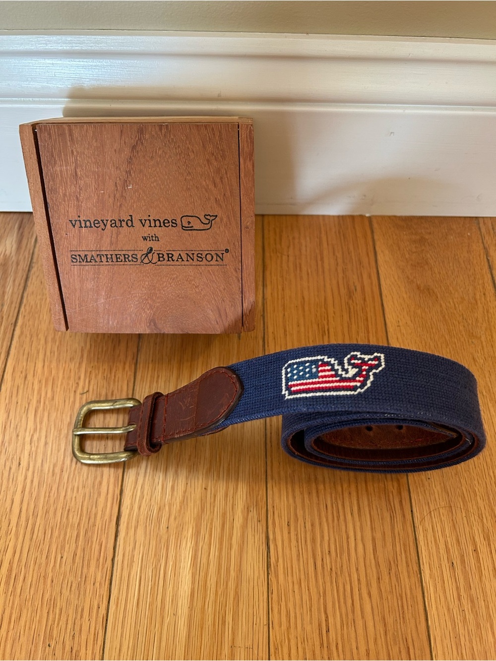 Vineyard Vines  Men’s Americana Smathers & Branson belt.